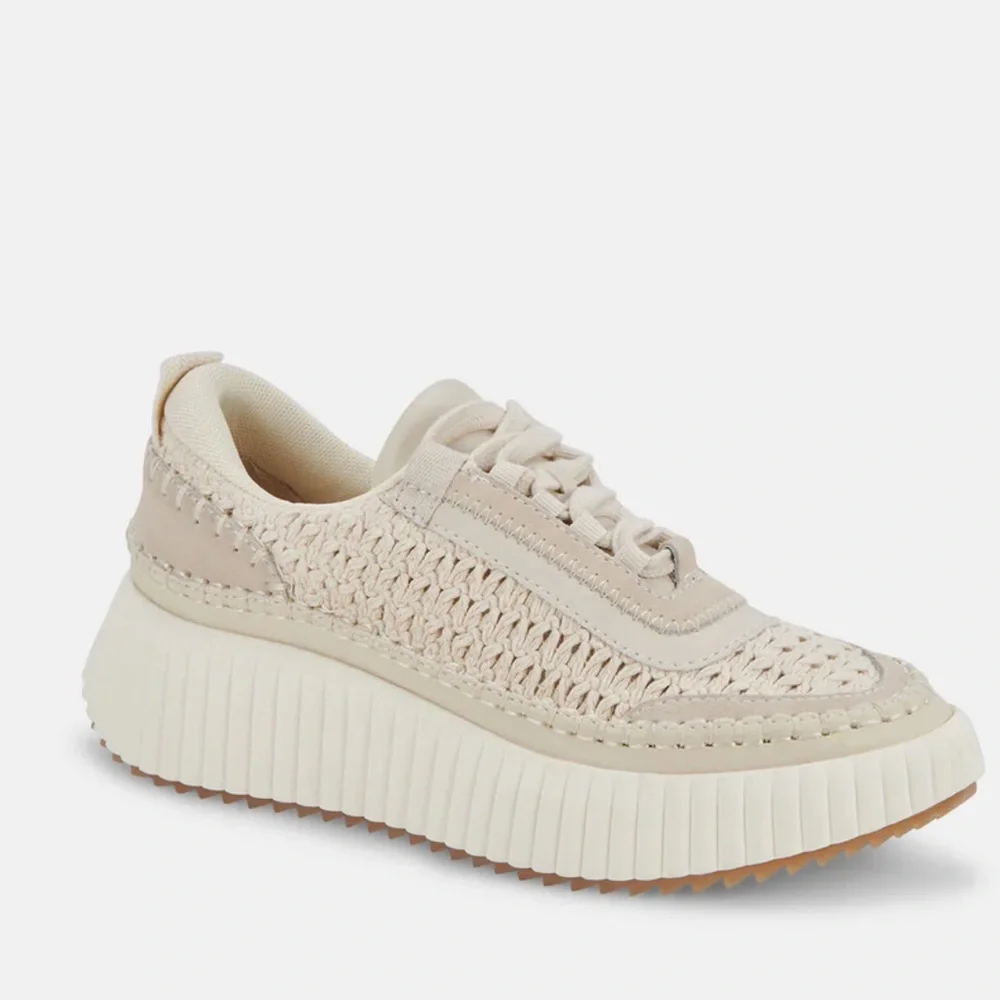 Dolce Vita Dolen Sneaker in Sandstone